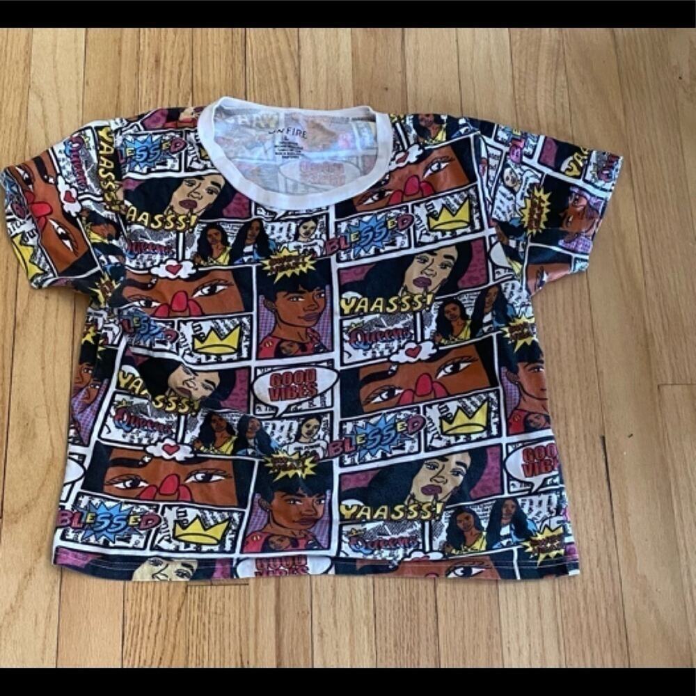 ON FIRE WOMENS “CROPPED” COMIC TEE SIZE L